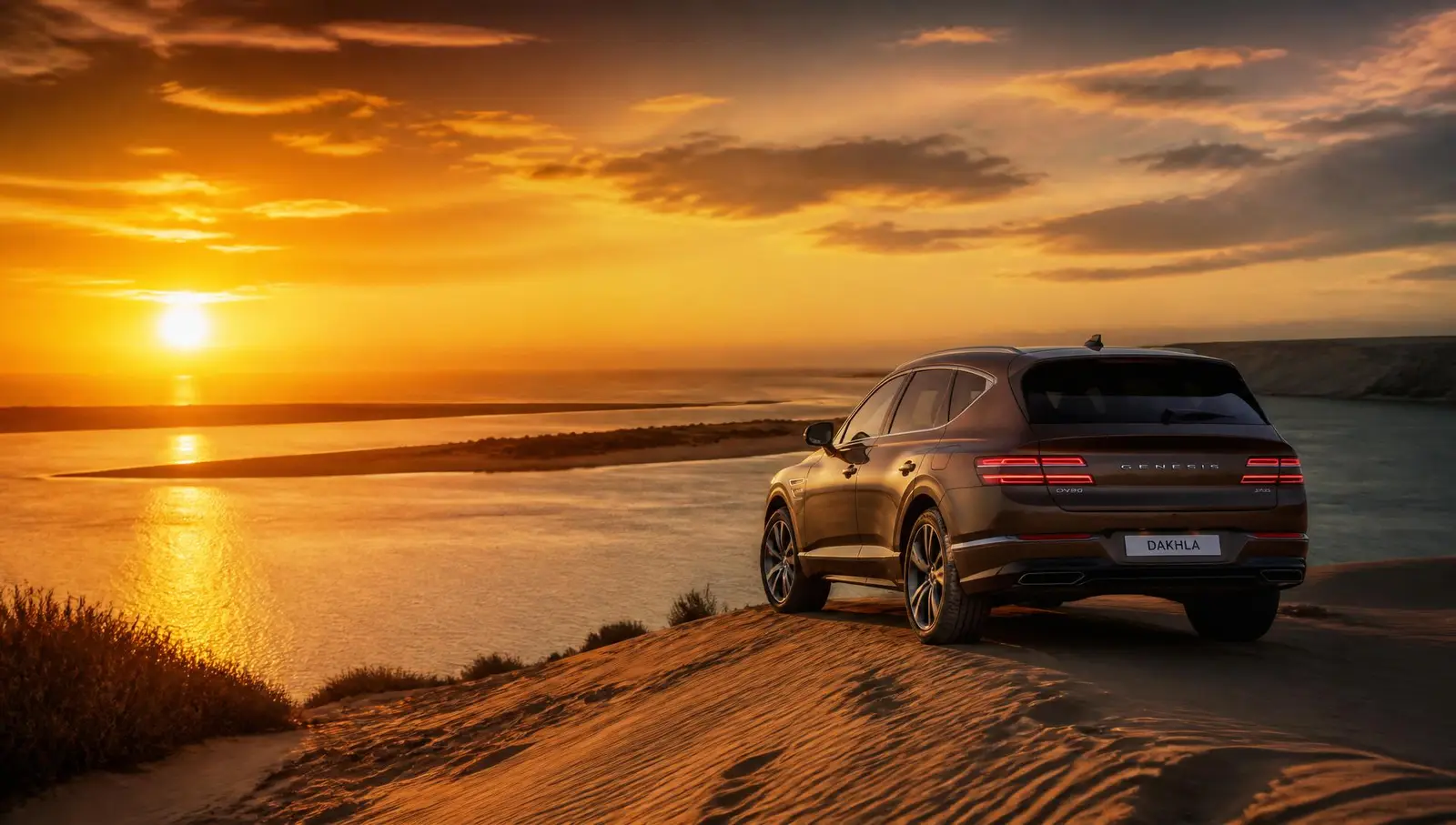 SUV sur les dunes de Dakhla au coucher du soleil
